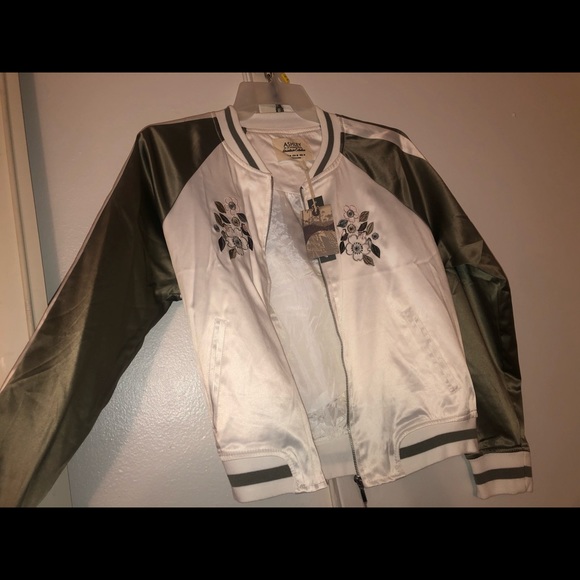 Jacket - Picture 2 of 4